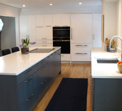 Contemporary kitchen with frameless cabinets: Designed by Cooknee Kitchens, created using AyA cabinetry